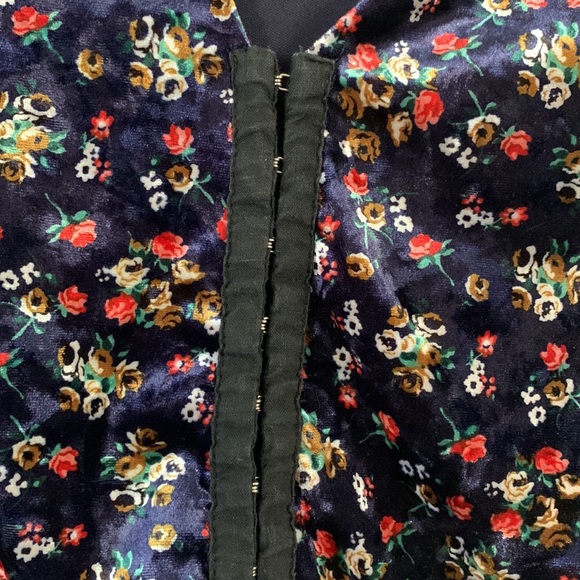 Velvet corset style top-EUC - Picture 6 of 6